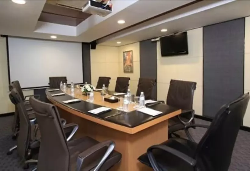 Fotos del hotel The Residency Towers:  6