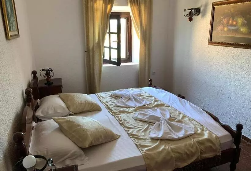 Fotos del hotel Kulla E Balshajve:  5