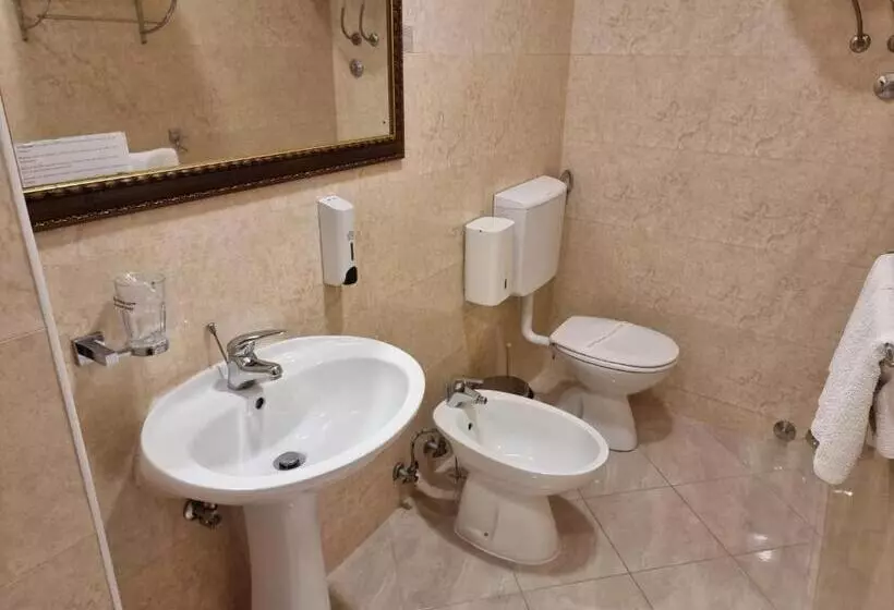 Fotos del hotel Kulla E Balshajve:  6