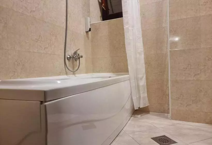 Fotos del hotel Kulla E Balshajve:  9