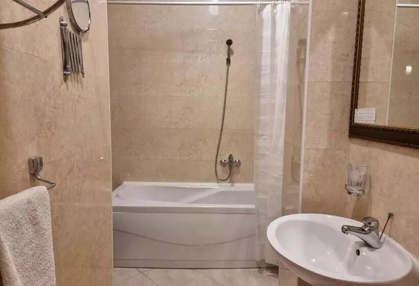 Fotos del hotel Kulla E Balshajve:  12