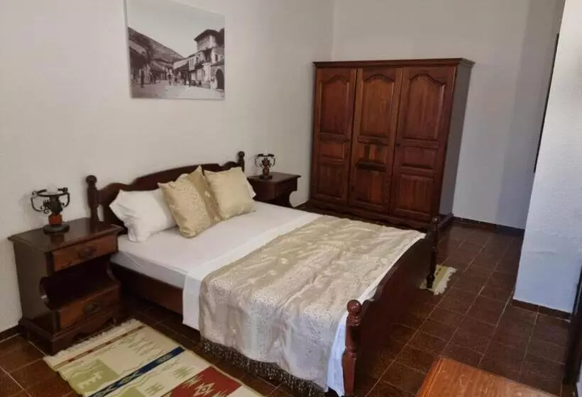 Fotos del hotel Kulla E Balshajve:  8