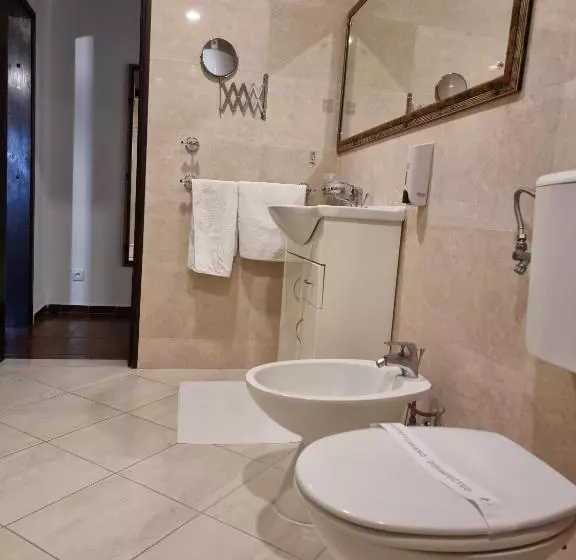 Fotos del hotel Kulla E Balshajve:  15