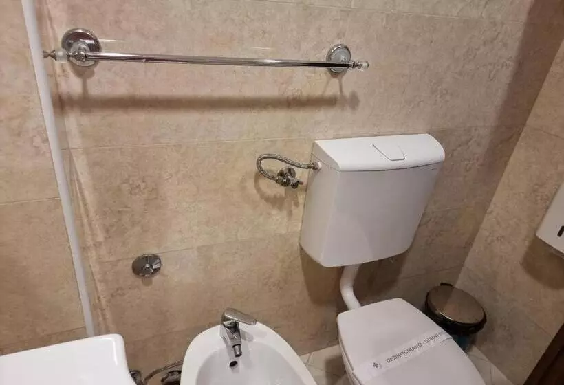 Fotos del hotel Kulla E Balshajve:  17