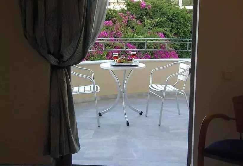 Fotos del hotel Yakinthos:  6