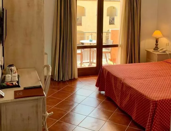 Fotos del hotel Monti Di Mola:  23