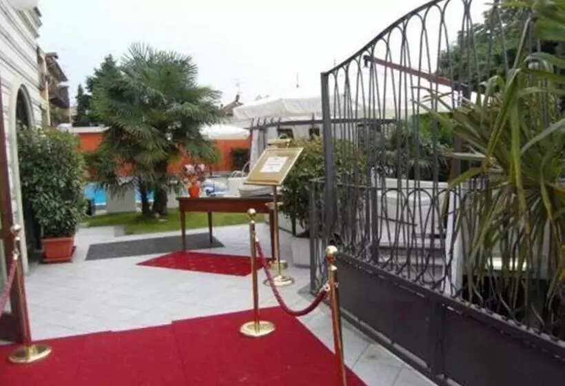 Fotos del hotel Villa Savoia:  5