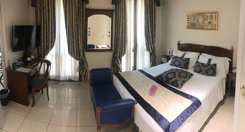 Fotos del hotel Villa Savoia:  23