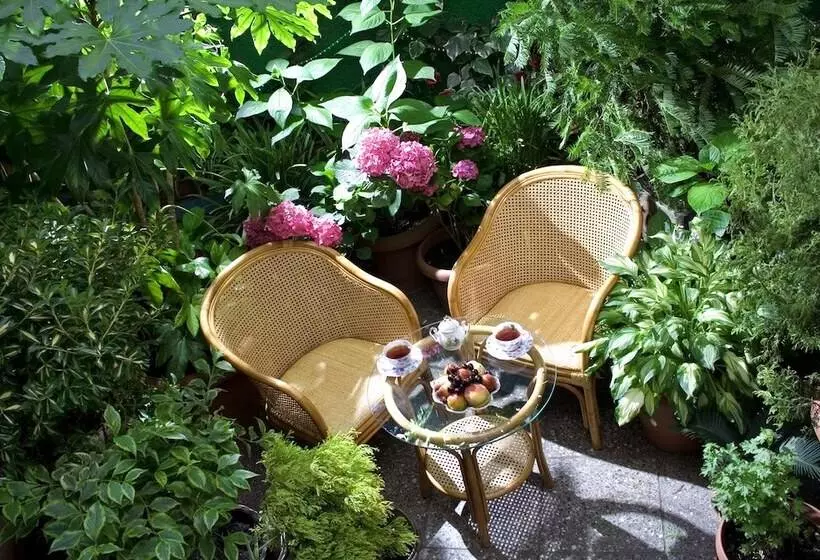 Fotos del hotel Boutique  British House:  3