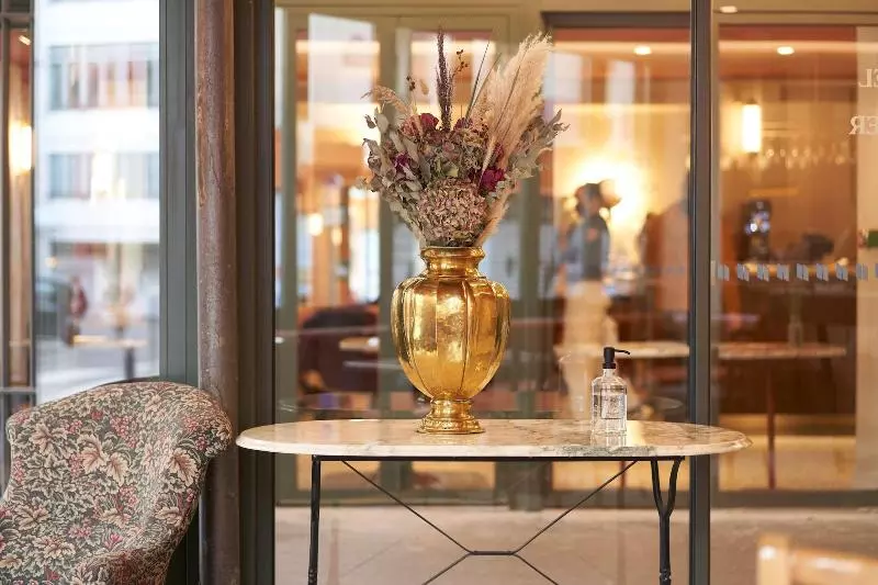 Fotos del hotel Hôtel Du Sentier:  8