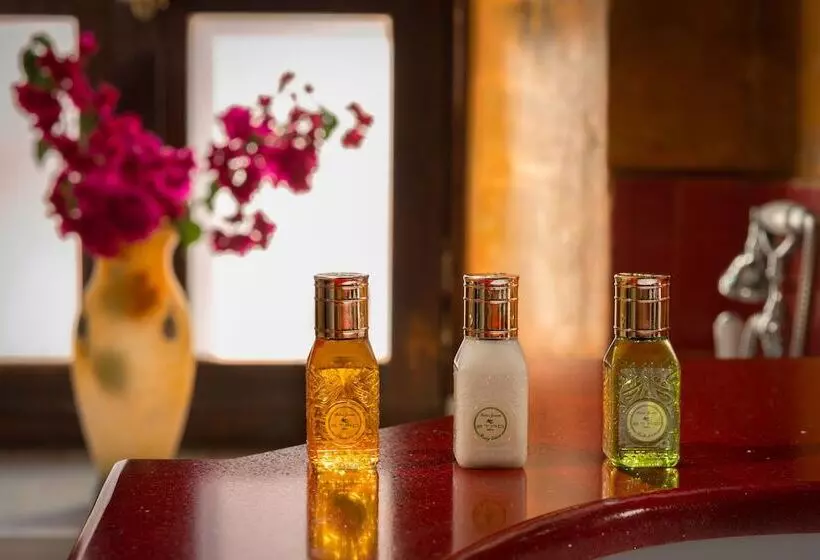 Nikos Takis Fashion Boutique