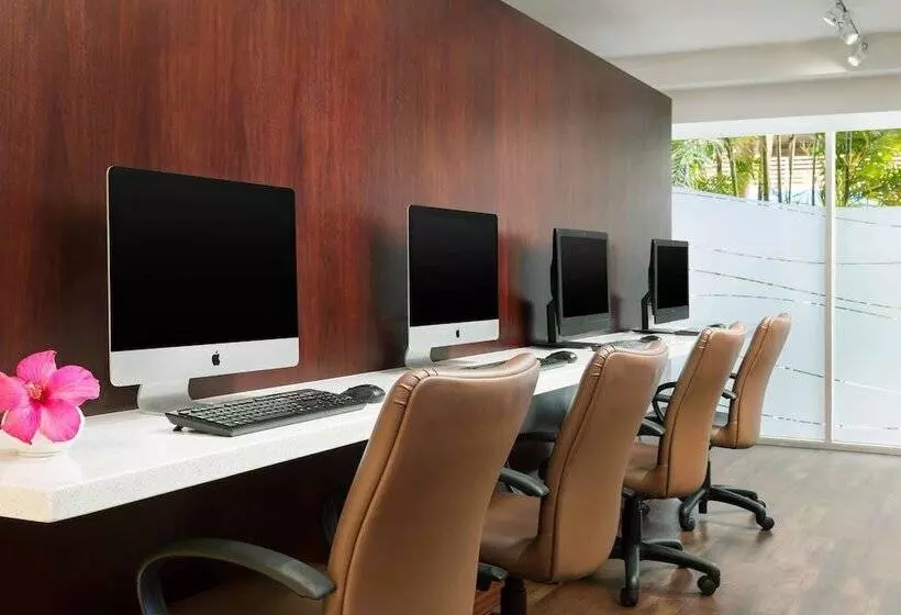 Fotos del hotel Courtyard By Marriott Waikiki Beach:  21