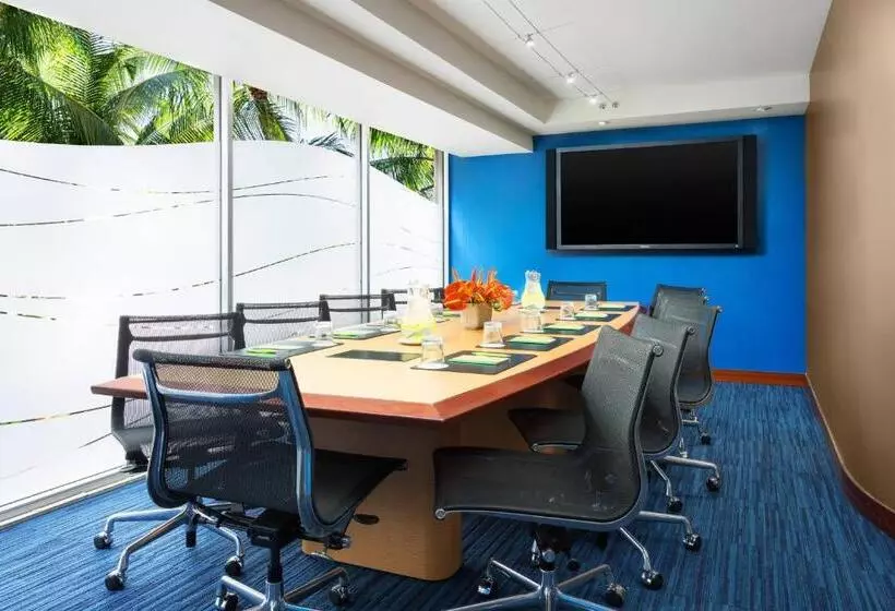 Fotos del hotel Courtyard By Marriott Waikiki Beach:  8