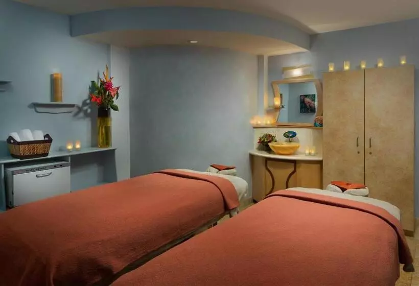 Fotos del hotel Courtyard By Marriott Waikiki Beach:  2