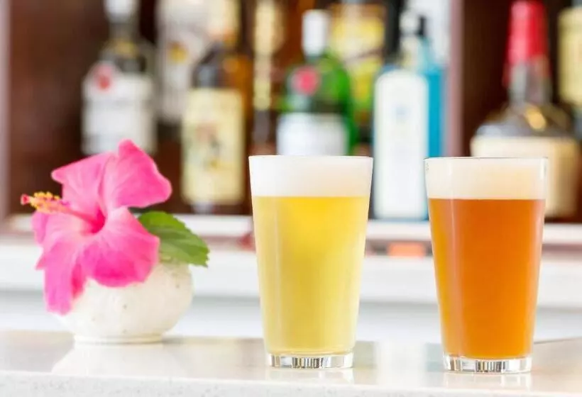 Fotos del hotel Courtyard By Marriott Waikiki Beach:  24