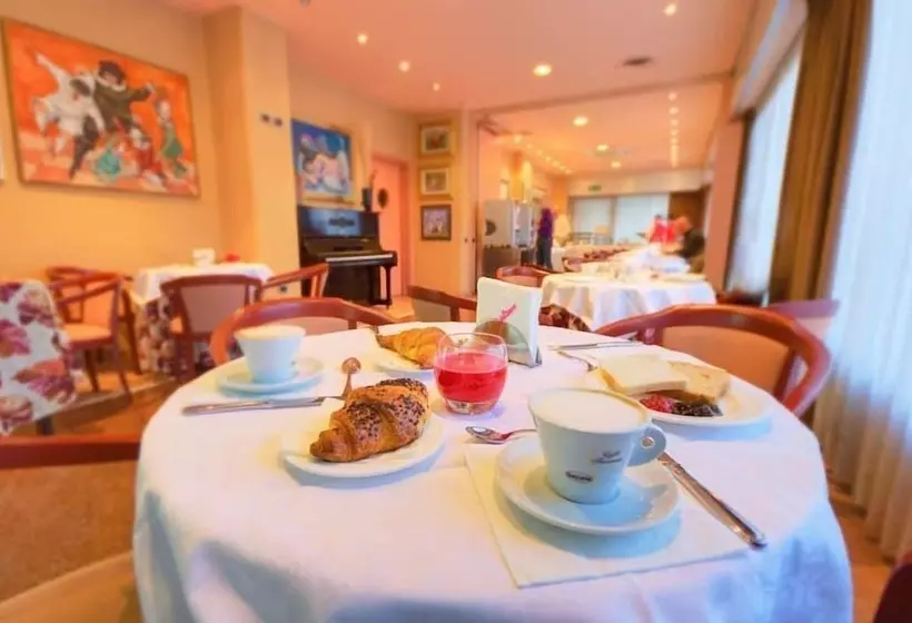 Fotos del hotel Senbhotel:  8