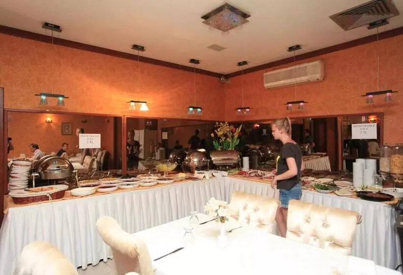 Fotos del hotel Turvan:  4