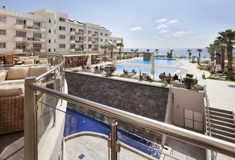 Fotos del hotel Capital Coast Resort And Spa:  2