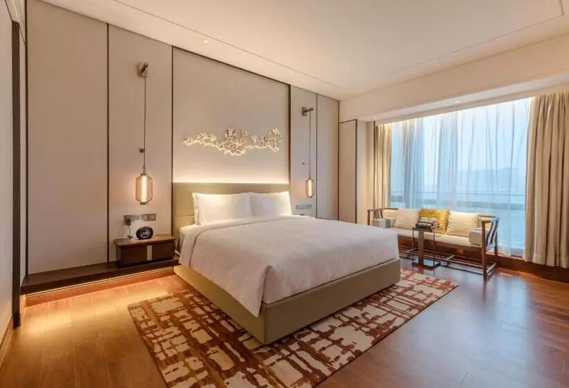 Hualuxe Beijing Xinan