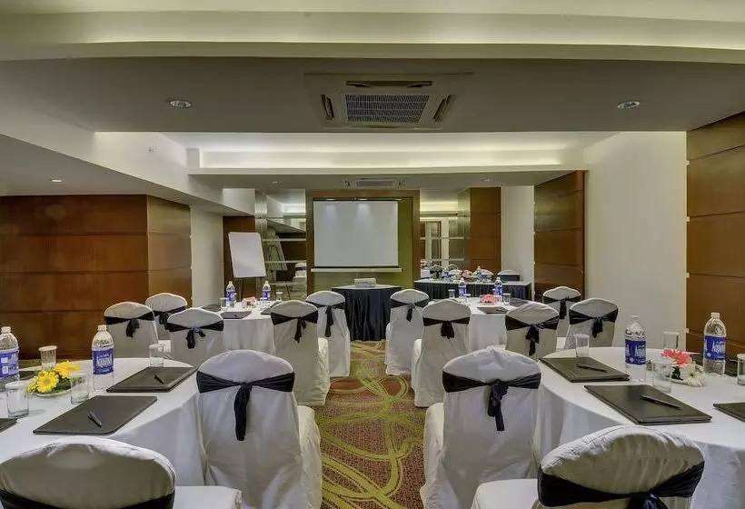 Fotos del hotel Pride Plaza Hotel, Ahmedabad:  9