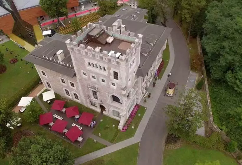 Fotos del hotel Castillo Del Bosque La Zoreda:  16