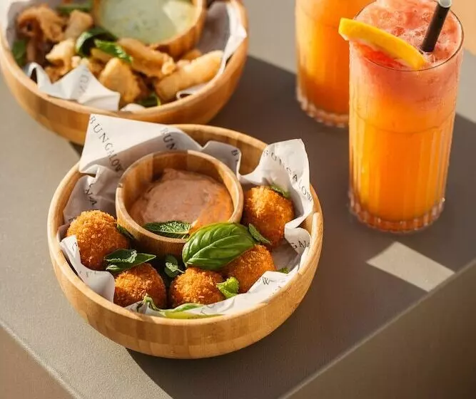 Fotos del hotel Cala Llonga Resort:  22