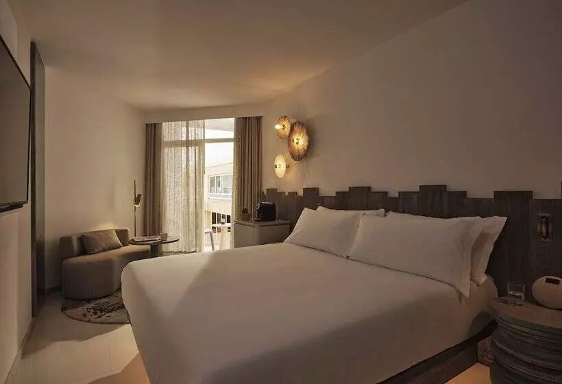 Fotos del hotel Cala Llonga Resort:  9