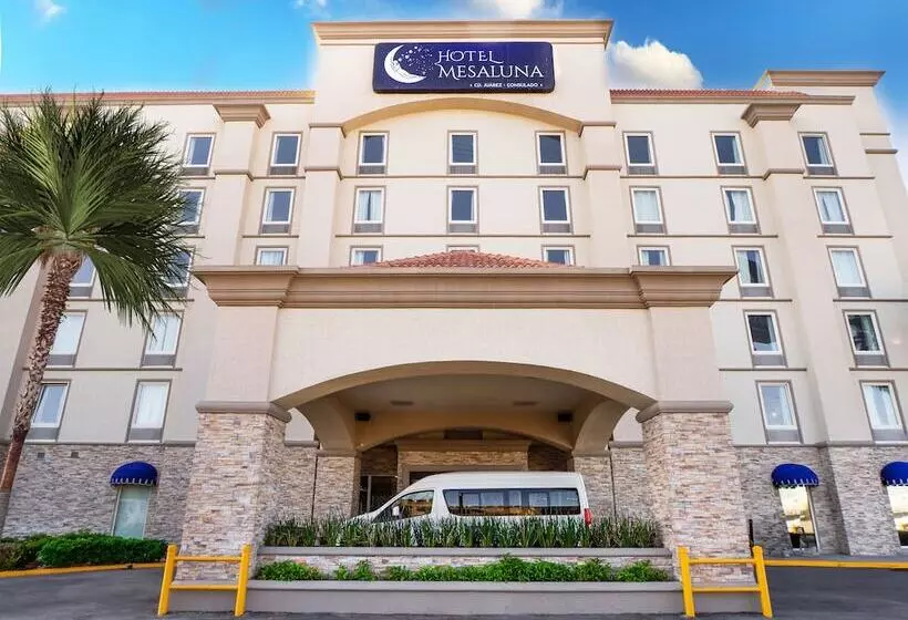 Mesaluna Near American Consulate