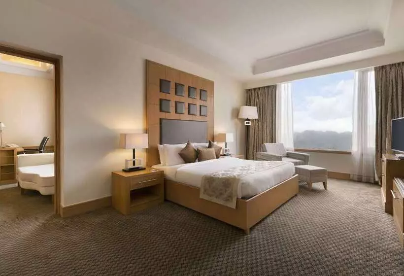 Fotos del hotel Ramada Plaza Jhv:  2