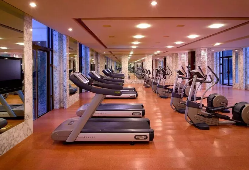 Fotos del hotel Wyndham Grand Tianjin Jingjin City:  3