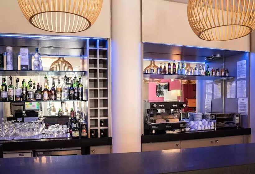 Fotos del hotel Holiday Inn Express Marseille Saint Charles, An Ihg:  6