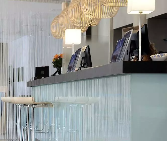 Fotos del hotel Holiday Inn Express Marseille Saint Charles, An Ihg:  15