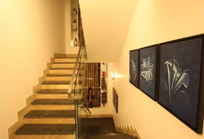 Fotos del hotel Emblem  New Friends Colony, New Delhi:  23