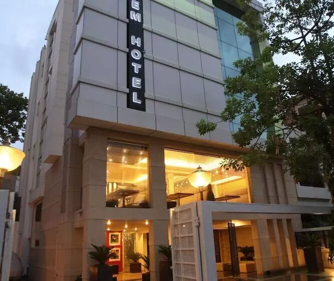 Fotos del hotel Emblem  New Friends Colony, New Delhi:  7