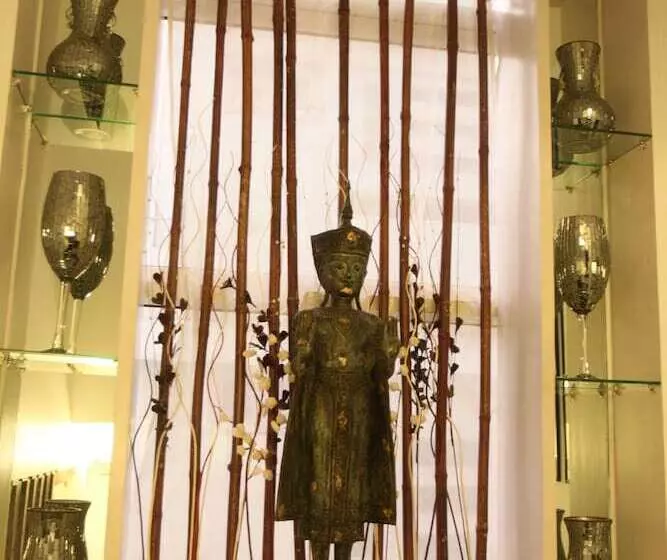 Fotos del hotel Emblem  New Friends Colony, New Delhi:  6