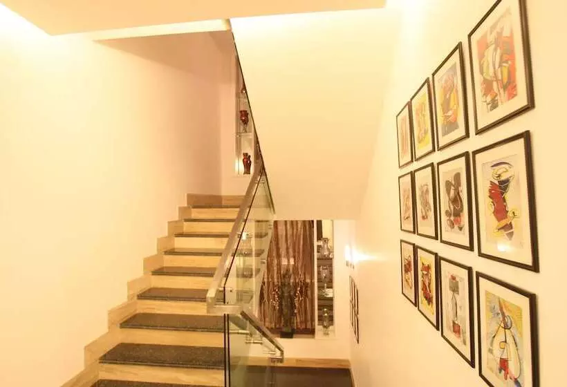 Fotos del hotel Emblem  New Friends Colony, New Delhi:  25