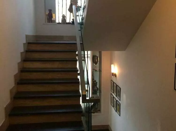 Fotos del hotel Emblem  New Friends Colony, New Delhi:  18