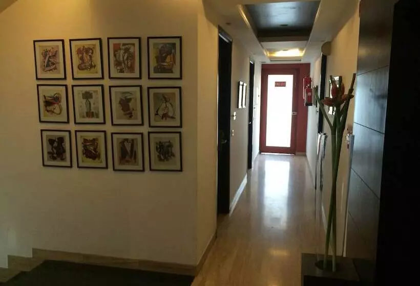 Fotos del hotel Emblem  New Friends Colony, New Delhi:  15