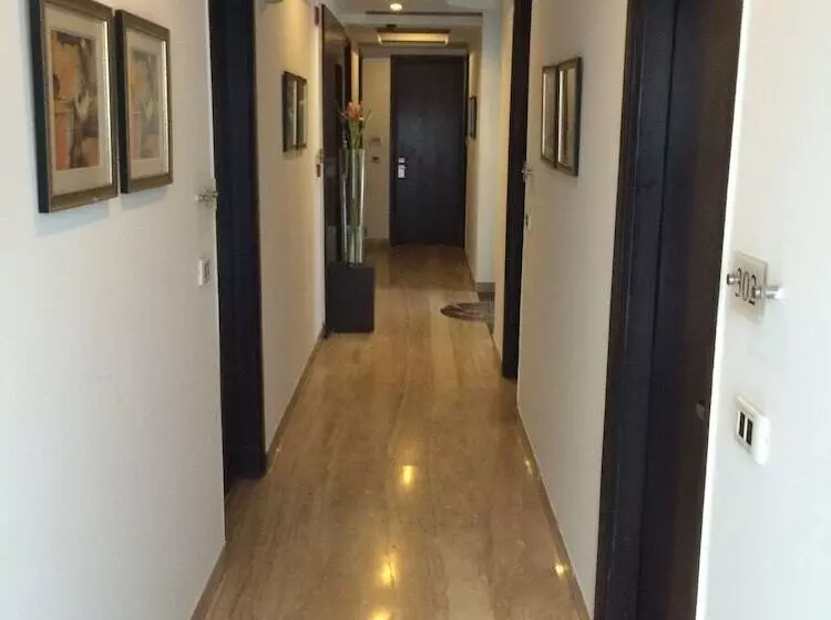 Fotos del hotel Emblem  New Friends Colony, New Delhi:  10