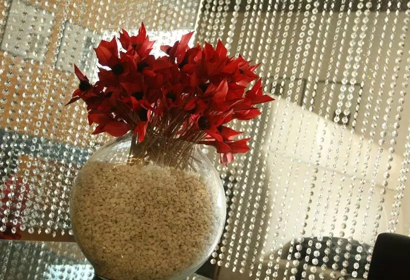 Fotos del hotel Emblem  New Friends Colony, New Delhi:  12