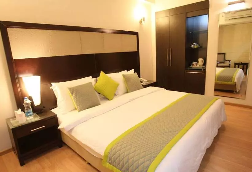 Fotos del hotel Emblem  New Friends Colony, New Delhi:  2