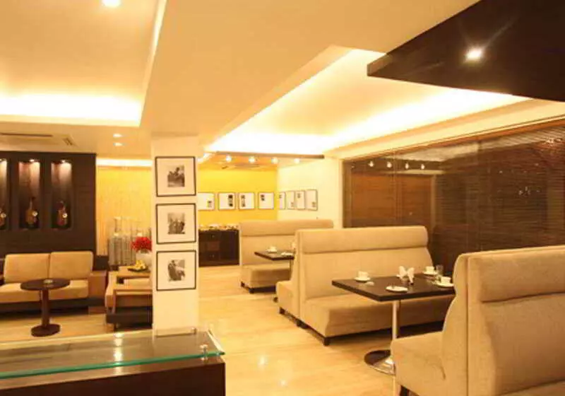 Fotos del hotel Emblem  New Friends Colony, New Delhi:  17