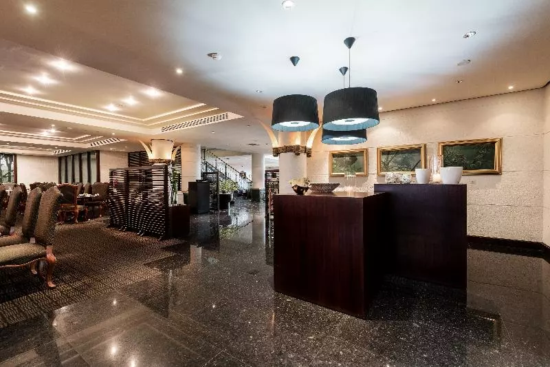 Fotos del hotel Alvalade:  4