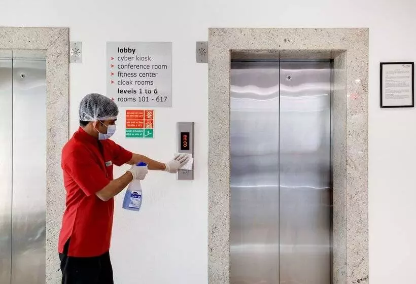 Fotos del hotel Red Fox Hotel East Delhi:  2