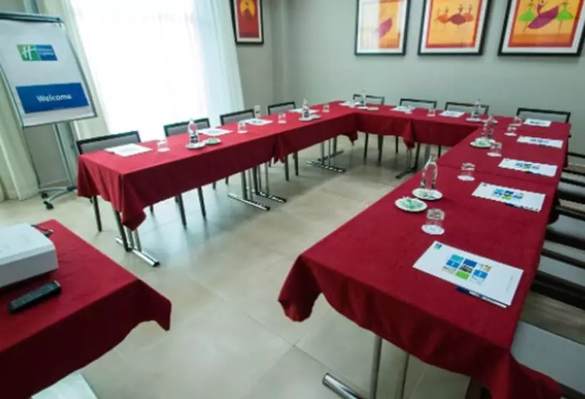 Fotos del hotel Holiday Inn Express Campo De Gibraltarbarrios, An Ihg:  6