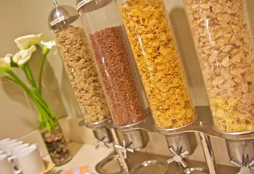 Fotos del hotel Holiday Inn Express Campo De Gibraltarbarrios, An Ihg:  11