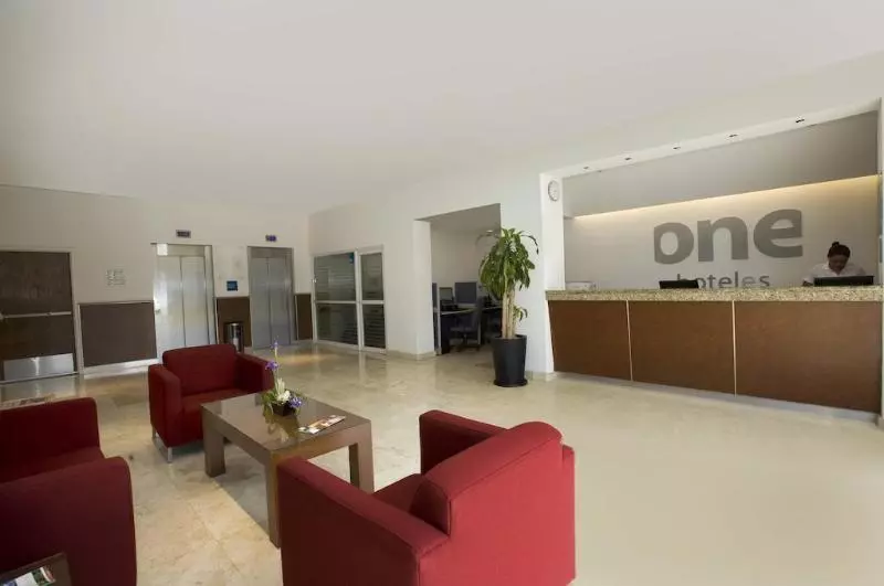 Fotos del hotel One Queretaro Plaza Galerias:  9