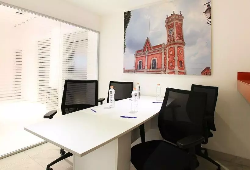 Fotos del hotel One Queretaro Plaza Galerias:  13