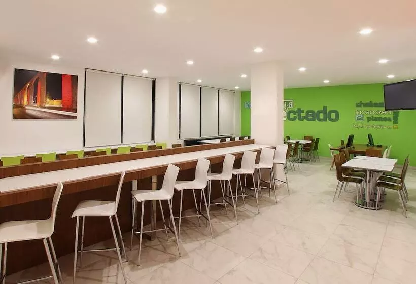 Fotos del hotel One Queretaro Plaza Galerias:  11