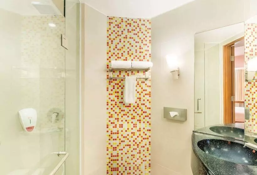 Fotos del hotel Ibis Semarang Simpang Lima:  9